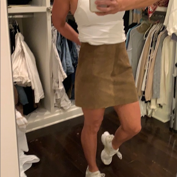 Ralph Lauren suede mini skirt. - Picture 3 of 6